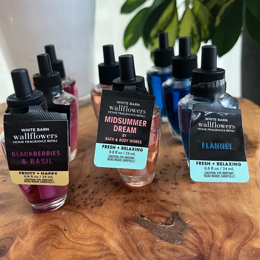 Set of 8 Bath & Body Works / White Barn Wallflower Fragrance Refills